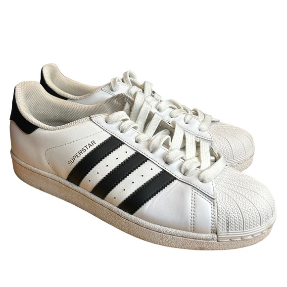 adidas Shoes - Adidas classic sneakers